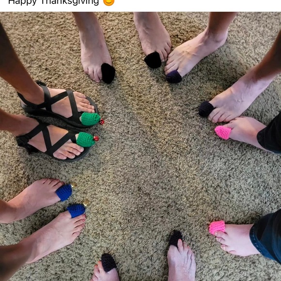 Christmas Crochet Big Toe Socks White Elephant Gag Gift Rare Fun - Picture 7 of 7